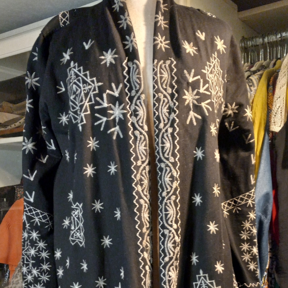 Cotton jacket with beautiful, allover embroidery
